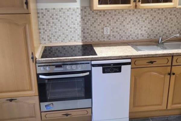 Pronájem bytu 1+1 25 m², Malostranské náměstí, Starý Plzenec Pronájem bytu 1+1 25 m², Malostranské náměstí, Starý Plzenec