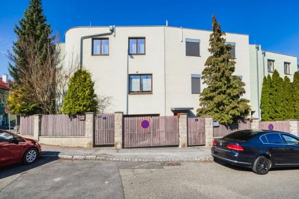 Prodej bytu 5+1 190 m², U Dvojdomů, Praha Prodej bytu 5+1 190 m², U Dvojdomů, Praha