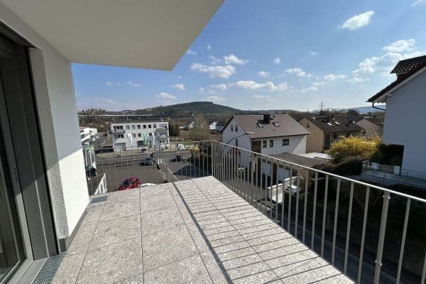 Pronájem bytu 3+1 108 m², Scheckertstrasse 2, Zell am Main, Bavorsko Pronájem bytu 3+1 108 m², Scheckertstrasse 2, Zell am Main, Bavorsko