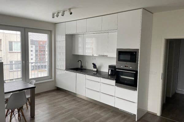 Pronájem bytu 1+kk 53 m², Na Spravedlnosti, Pardubice Pronájem bytu 1+kk 53 m², Na Spravedlnosti, Pardubice