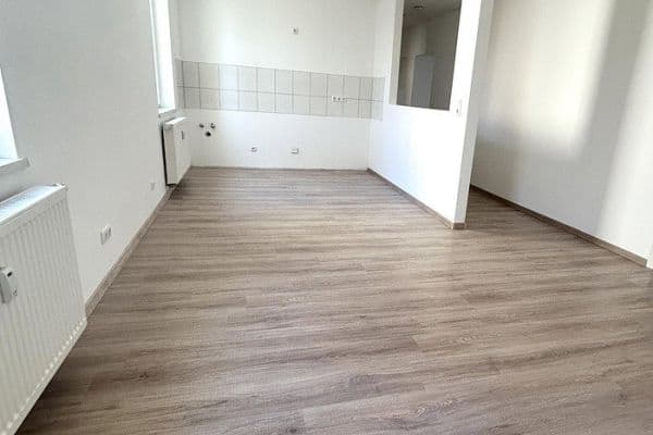 Pronájem bytu 4+1 95 m², Bernburgerstraße 16, Dessau-Roßlau Pronájem bytu 4+1 95 m², Bernburgerstraße 16, Dessau-Roßlau