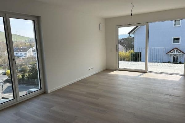 Pronájem bytu 3+1 108 m², Scheckertstrasse 2, Zell am Main, Bavorsko Pronájem bytu 3+1 108 m², Scheckertstrasse 2, Zell am Main, Bavorsko