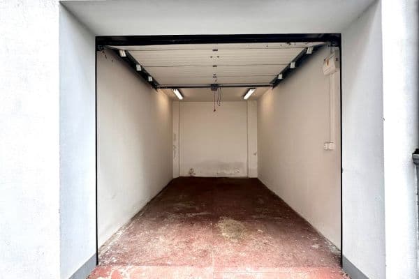 Pronájem garáže 15 m², Hodonínská, Praha Pronájem garáže 15 m², Hodonínská, Praha