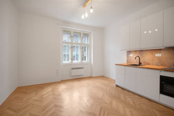 Pronájem bytu 1+kk 21 m², Bělehradská, Praha Pronájem bytu 1+kk 21 m², Bělehradská, Praha