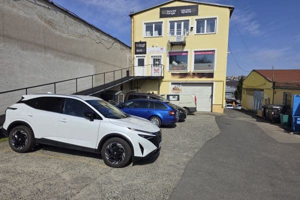 Pronájem nebytového prostoru 186 m², K Žižkovu, Praha Pronájem nebytového prostoru 186 m², K Žižkovu, Praha