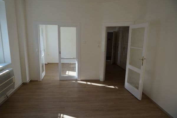 Pronájem bytu 3+1 51 m², Biskupcova, Praha Pronájem bytu 3+1 51 m², Biskupcova, Praha