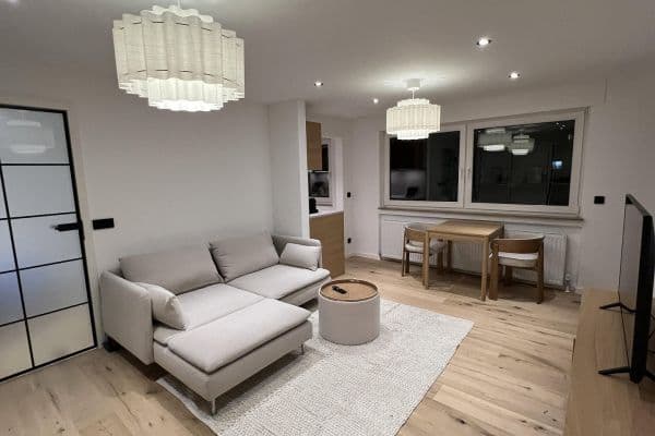 Pronájem bytu 2+1 50 m², Reichenaustraße 25, München, Bavorsko Pronájem bytu 2+1 50 m², Reichenaustraße 25, München, Bavorsko