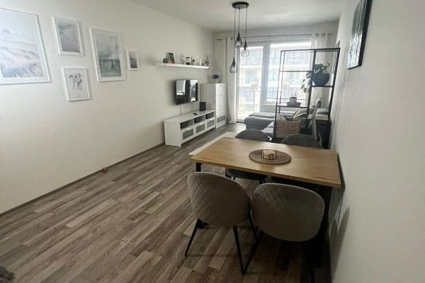 Pronájem bytu 1+kk 49 m², Zvěřinova, Praha Pronájem bytu 1+kk 49 m², Zvěřinova, Praha