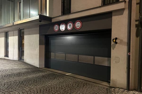 Pronájem garáže 13 m², Hartigova, Praha Pronájem garáže 13 m², Hartigova, Praha