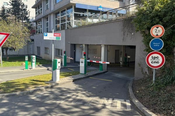 Pronájem garáže 21 m², Vinohradská, Praha Pronájem garáže 21 m², Vinohradská, Praha