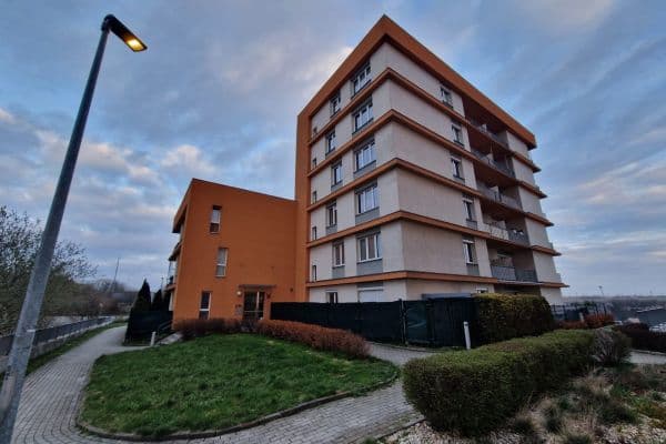 Prodej bytu 1+kk 37 m², Na Výrovně, Praha Prodej bytu 1+kk 37 m², Na Výrovně, Praha