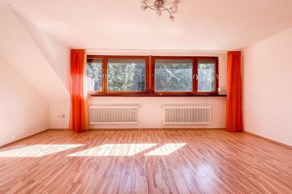 Pronájem bytu 4+1 81 m², Oberhausen Pronájem bytu 4+1 81 m², Oberhausen