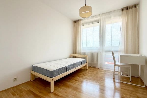 Pronájem bytu 3+1 74 m², Svojetická, Praha Pronájem bytu 3+1 74 m², Svojetická, Praha