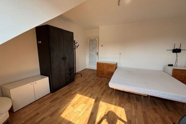 Pronájem bytu 3+1 100 m², Braškovská, Praha Pronájem bytu 3+1 100 m², Braškovská, Praha