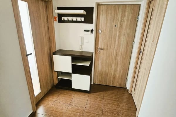 Pronájem bytu 3+1 73 m², Tuchorazská, Praha Pronájem bytu 3+1 73 m², Tuchorazská, Praha