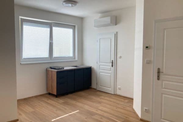 Pronájem bytu 1+kk 20 m², Pod Sychrovem Ⅰ, Praha Pronájem bytu 1+kk 20 m², Pod Sychrovem Ⅰ, Praha