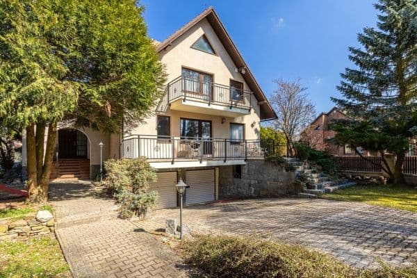 Prodej domu 330 m², pozemek 968 m², Lovčická, Praha Prodej domu 330 m², pozemek 968 m², Lovčická, Praha