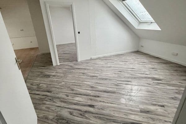 Pronájem bytu 5+1 85 m², Am Brögel 4, Wuppertal, Severní Porýní-Vestfálsko Pronájem bytu 5+1 85 m², Am Brögel 4, Wuppertal, Severní Porýní-Vestfálsko