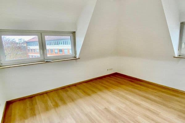 Pronájem bytu 4+1 64 m², Stuttgart, Bádensko-Württembersko Pronájem bytu 4+1 64 m², Stuttgart, Bádensko-Württembersko