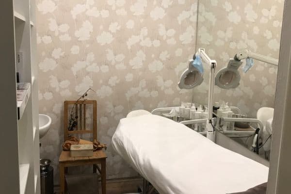 Pronájem nebytového prostoru 4 m², Hvězdova, Praha Pronájem nebytového prostoru 4 m², Hvězdova, Praha