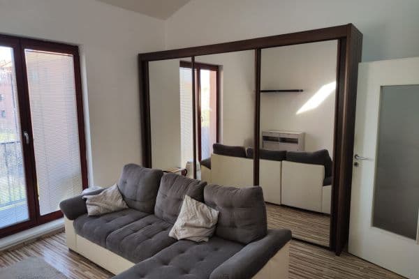 Pronájem bytu 1+1 40 m², Jaroslava Foglara, Praha Pronájem bytu 1+1 40 m², Jaroslava Foglara, Praha