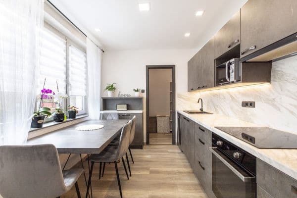 Prodej bytu 3+1 71 m², Sazená Prodej bytu 3+1 71 m², Sazená