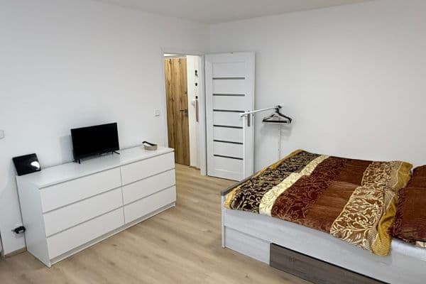 Pronájem bytu 1+kk 26 m², Zalužanská, Mladá Boleslav, Středočeský kraj Pronájem bytu 1+kk 26 m², Zalužanská, Mladá Boleslav, Středočeský kraj