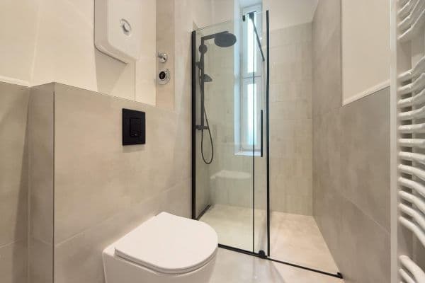 Prodej bytu 4+1 91 m², Glasgowerstraße 27, Berlin, Berlín Prodej bytu 4+1 91 m², Glasgowerstraße 27, Berlin, Berlín