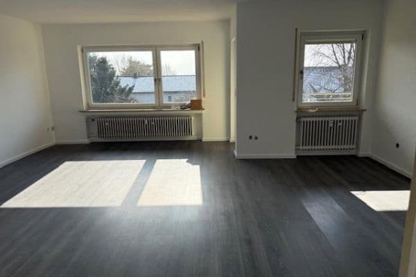 Pronájem bytu 3+1 85 m², Leinburg Pronájem bytu 3+1 85 m², Leinburg