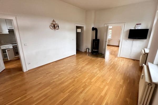 Pronájem bytu 3+1 80 m², Suhler Chaussee 21, Suhl OT Schmiedefeld am Rennsteig Pronájem bytu 3+1 80 m², Suhler Chaussee 21, Suhl OT Schmiedefeld am Rennsteig