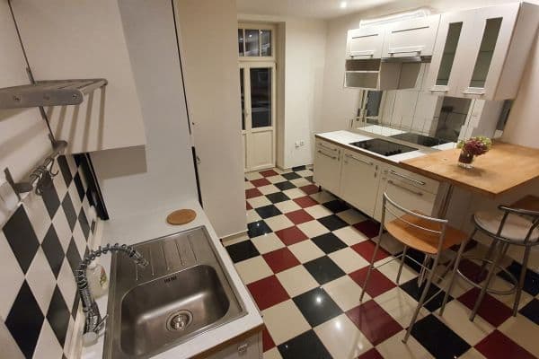 Pronájem bytu 3+1 70 m², Hošťálkova, Praha Pronájem bytu 3+1 70 m², Hošťálkova, Praha