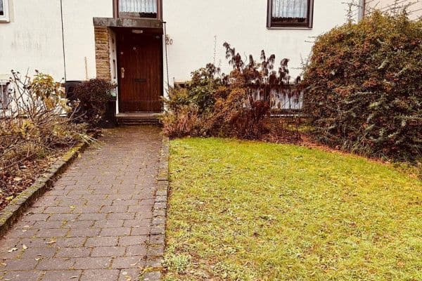 Prodej domu 140 m², pozemek 259 m², Rostocker Straße 20, Saarbrücken Prodej domu 140 m², pozemek 259 m², Rostocker Straße 20, Saarbrücken