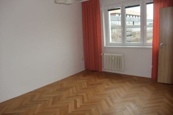 Pronájem bytu 2+1 55 m², Na Hrádku, Pardubice, Pardubický kraj Pronájem bytu 2+1 55 m², Na Hrádku, Pardubice, Pardubický kraj