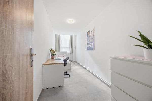 Pronájem bytu 6+1 130 m², Veltruská, Praha Pronájem bytu 6+1 130 m², Veltruská, Praha