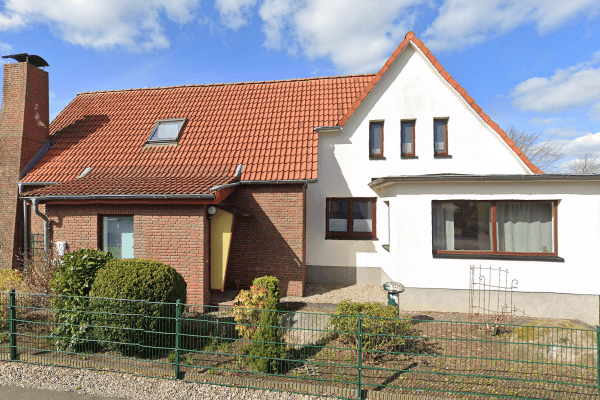 Prodej domu 212 m², pozemek 1.870 m², Bergstraße 13, Damendorf Prodej domu 212 m², pozemek 1.870 m², Bergstraße 13, Damendorf