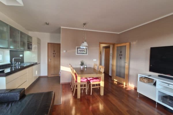 Prodej bytu 3+kk 82 m², U Lipové aleje, Praha Prodej bytu 3+kk 82 m², U Lipové aleje, Praha