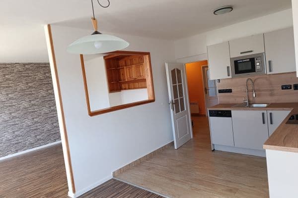 Pronájem bytu 3+1 74 m², Na Hradčanech, Cheb, Karlovarský kraj Pronájem bytu 3+1 74 m², Na Hradčanech, Cheb, Karlovarský kraj
