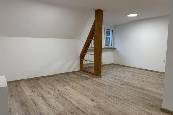 Pronájem bytu 3+1 94 m², Badstr. 131, Egloffstein Pronájem bytu 3+1 94 m², Badstr. 131, Egloffstein
