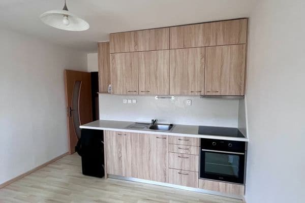 Pronájem bytu 1+kk 25 m², Částkova, Plzeň, Plzeňský kraj Pronájem bytu 1+kk 25 m², Částkova, Plzeň, Plzeňský kraj