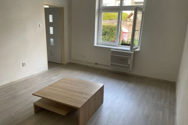 Pronájem bytu 1+kk 40 m², Dobrovského, Olomouc Pronájem bytu 1+kk 40 m², Dobrovského, Olomouc