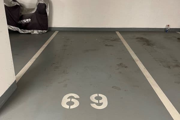 Pronájem garáže 12 m², Hlučkova, Praha Pronájem garáže 12 m², Hlučkova, Praha