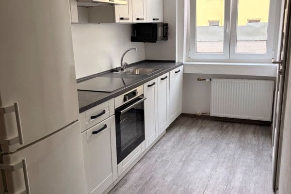 Pronájem bytu 2+kk 38 m², náměstí Dr. M. Horákové, Karlovy Vary Pronájem bytu 2+kk 38 m², náměstí Dr. M. Horákové, Karlovy Vary