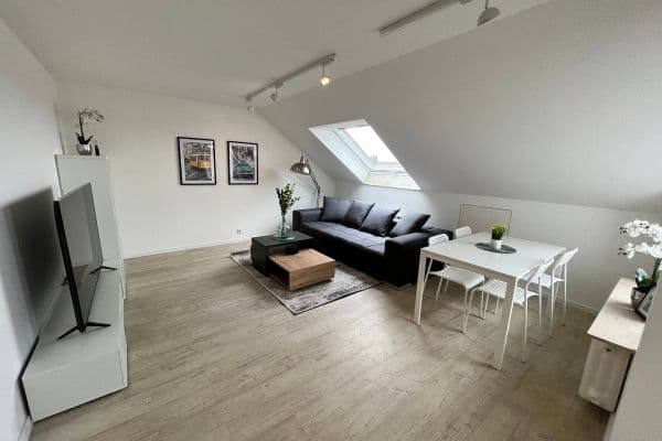 Pronájem bytu 2+1 57 m², Uhlandstr. 3, Großbettlingen Pronájem bytu 2+1 57 m², Uhlandstr. 3, Großbettlingen