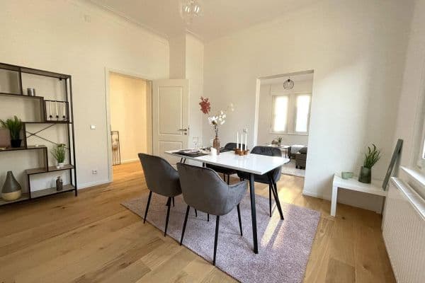 Pronájem bytu 4+1 90 m², Schillerstr. 44, Albstadt Pronájem bytu 4+1 90 m², Schillerstr. 44, Albstadt