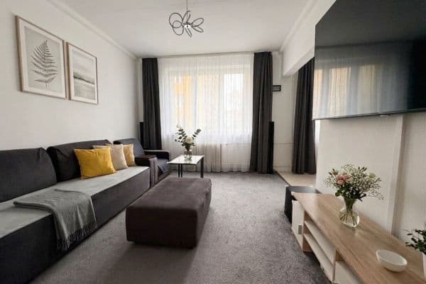 Prodej bytu 3+kk 77 m², Benešovo náměstí, Pardubice Prodej bytu 3+kk 77 m², Benešovo náměstí, Pardubice