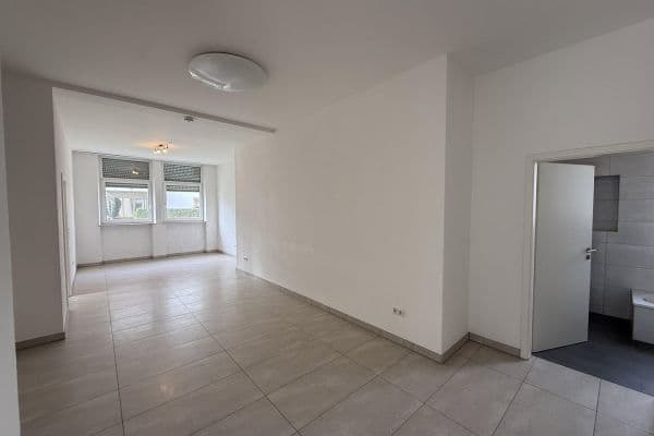 Pronájem bytu 3+1 90 m², Friesenstraße 8, Augsburg, Bavorsko Pronájem bytu 3+1 90 m², Friesenstraße 8, Augsburg, Bavorsko
