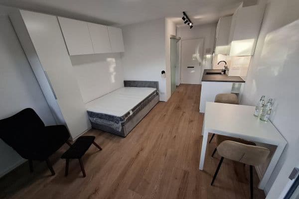 Pronájem bytu 1+1 30 m², Jakob-Hagenbucher Straße, München, Bavorsko Pronájem bytu 1+1 30 m², Jakob-Hagenbucher Straße, München, Bavorsko