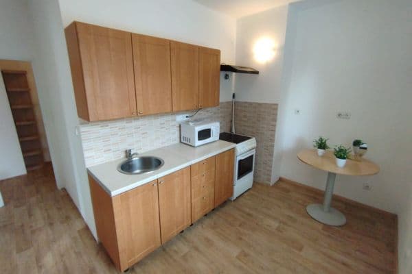 Pronájem bytu 2+1 55 m², Revoluční, Žďár nad Sázavou, Kraj Vysočina Pronájem bytu 2+1 55 m², Revoluční, Žďár nad Sázavou, Kraj Vysočina