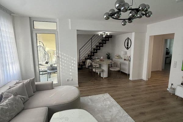 Pronájem bytu 5+1 125 m², Nosthoffenstraße 53, Düsseldorf Pronájem bytu 5+1 125 m², Nosthoffenstraße 53, Düsseldorf