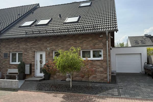 Prodej domu 160 m², pozemek 365 m², Langenfeld Prodej domu 160 m², pozemek 365 m², Langenfeld